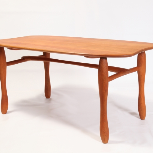 『大地を歩く』飛騨産山桜製ダイニングテーブル