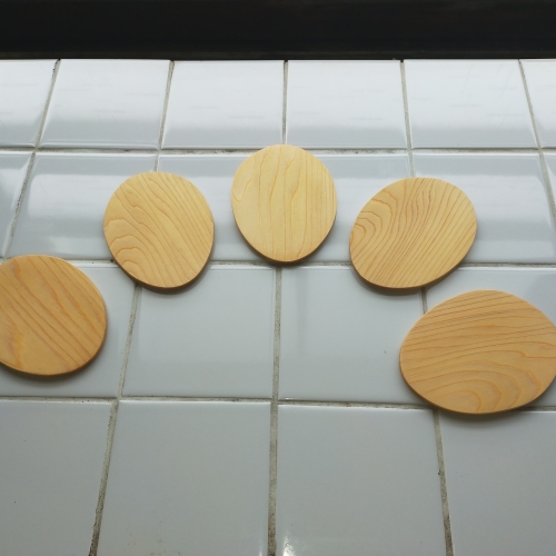 たまごのコースター／檜
